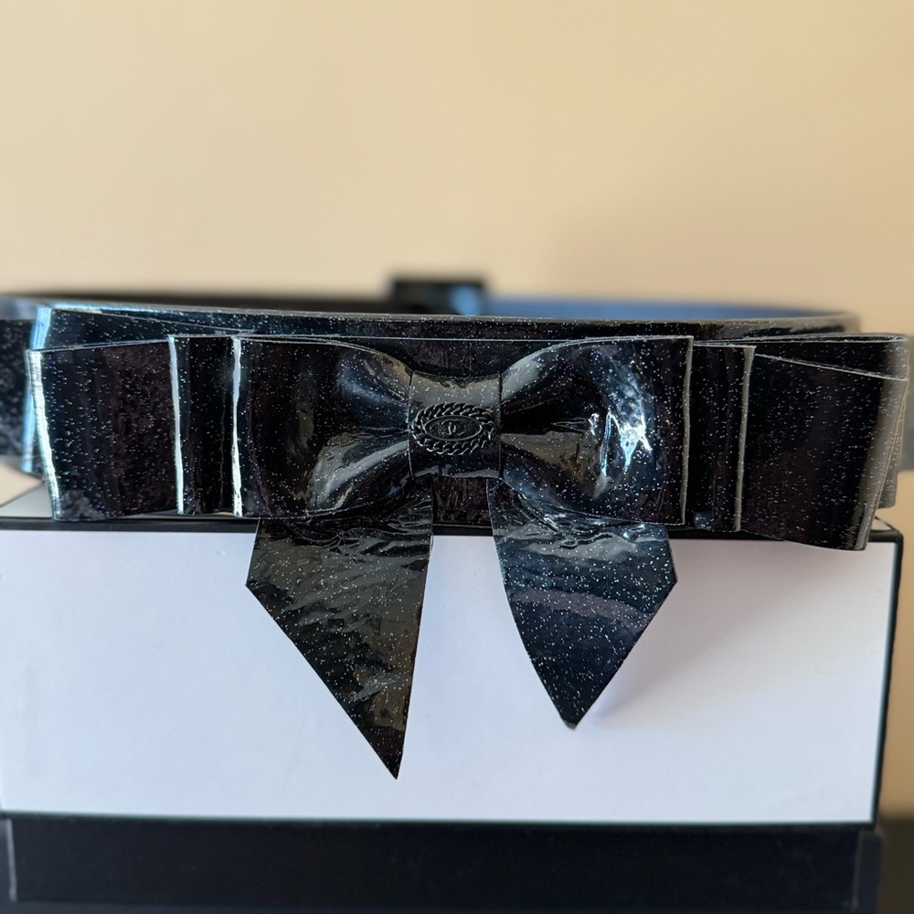 CHANEL Spring/Summer 2008 black Patent Glitter leather layered bow waist…